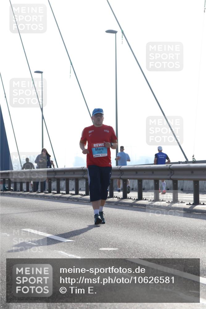 03.10.2026 - Köhlbrandbrückenlauf Tim E. http://msf.ph/oto/10626581 03.10.2026 09:43:58 Position 1 3528 meine-sportfotos.de