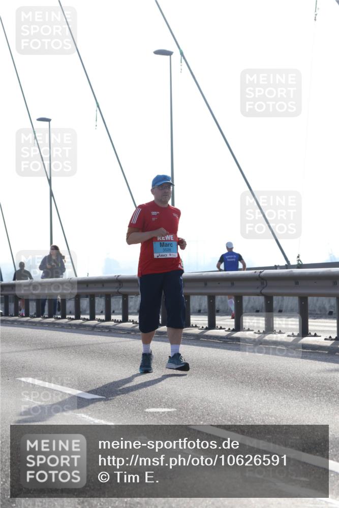 03.10.2026 - Köhlbrandbrückenlauf Tim E. http://msf.ph/oto/10626591 03.10.2026 09:43:58 Position 1 3528 meine-sportfotos.de