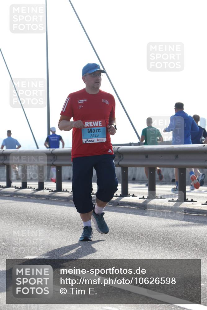 03.10.2026 - Köhlbrandbrückenlauf Tim E. http://msf.ph/oto/10626598 03.10.2026 09:44:00 Position 1 2013, 3528 meine-sportfotos.de