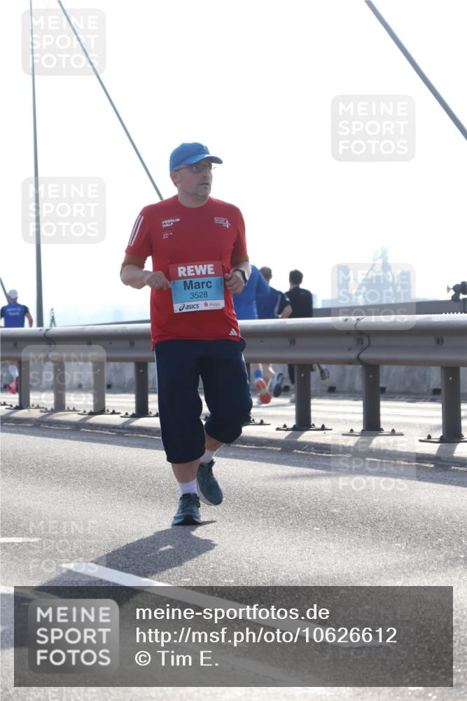 03.10.2026 - Köhlbrandbrückenlauf Tim E. http://msf.ph/oto/10626612 03.10.2026 09:44:00 Position 1 3528 meine-sportfotos.de