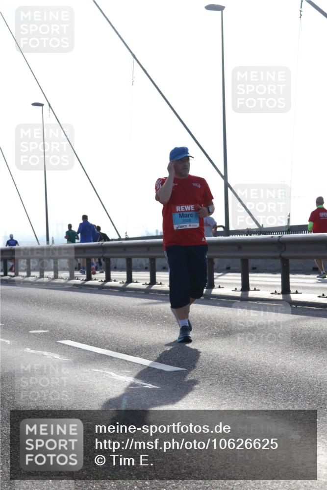 03.10.2026 - Köhlbrandbrückenlauf Tim E. http://msf.ph/oto/10626625 03.10.2026 09:44:02 Position 1 3528 meine-sportfotos.de