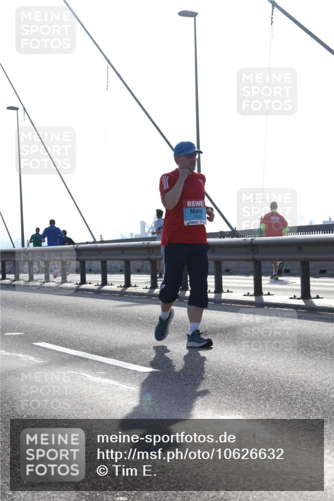 03.10.2026 - Köhlbrandbrückenlauf Tim E. http://msf.ph/oto/10626632 03.10.2026 09:44:02 Position 1 3528 meine-sportfotos.de