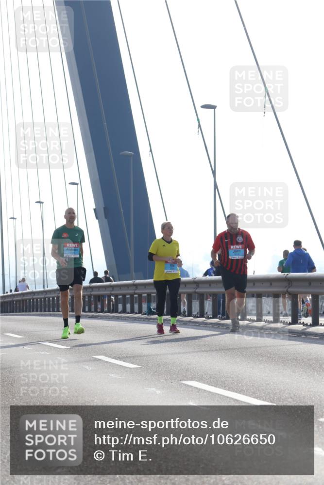 03.10.2026 - Köhlbrandbrückenlauf Tim E. http://msf.ph/oto/10626650 03.10.2026 09:44:05 Position 1  meine-sportfotos.de