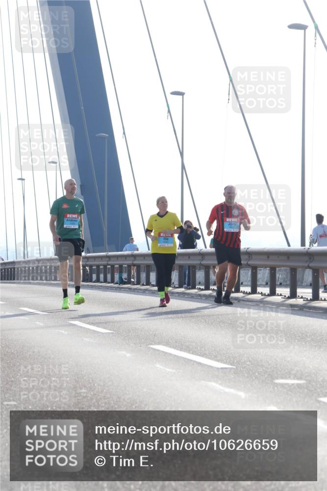 03.10.2026 - Köhlbrandbrückenlauf Tim E. http://msf.ph/oto/10626659 03.10.2026 09:44:06 Position 1  meine-sportfotos.de