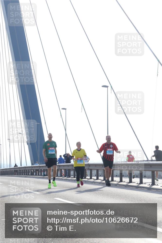 03.10.2026 - Köhlbrandbrückenlauf Tim E. http://msf.ph/oto/10626672 03.10.2026 09:44:08 Position 1  meine-sportfotos.de