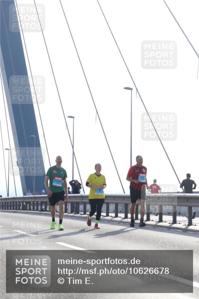 03.10.2026 - Köhlbrandbrückenlauf Tim E. http://msf.ph/oto/10626678 03.10.2026 09:44:08 Position 1  meine-sportfotos.de