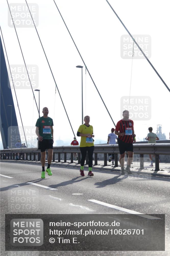 03.10.2026 - Köhlbrandbrückenlauf Tim E. http://msf.ph/oto/10626701 03.10.2026 09:44:10 Position 1  meine-sportfotos.de