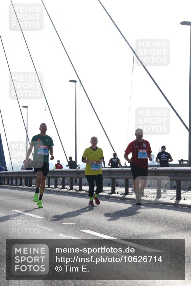 03.10.2026 - Köhlbrandbrückenlauf Tim E. http://msf.ph/oto/10626714 03.10.2026 09:44:11 Position 1 1725 meine-sportfotos.de