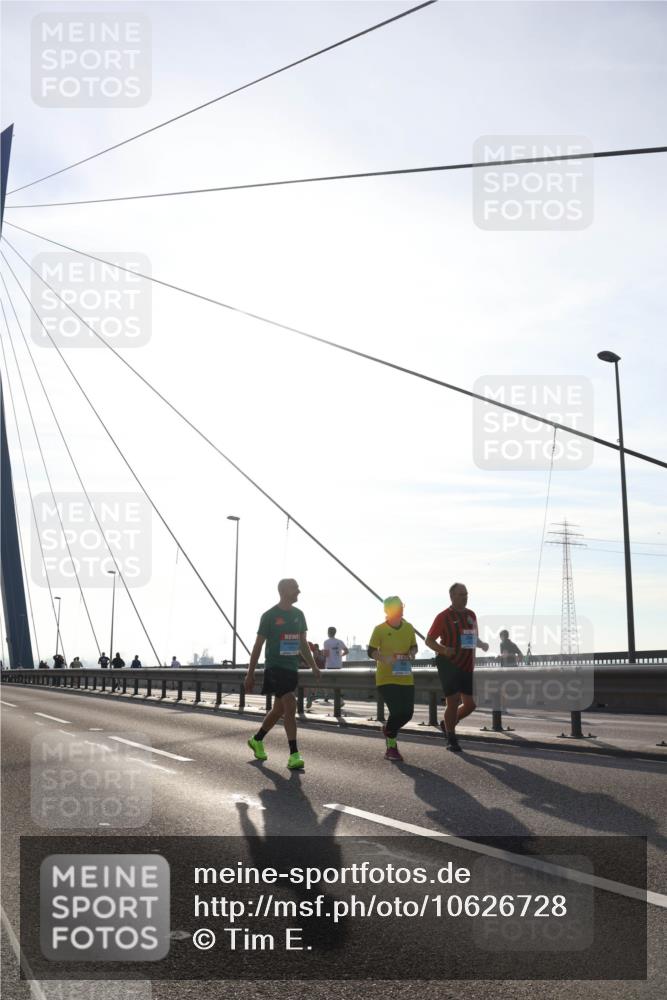03.10.2026 - Köhlbrandbrückenlauf Tim E. http://msf.ph/oto/10626728 03.10.2026 09:44:16 Position 1  meine-sportfotos.de