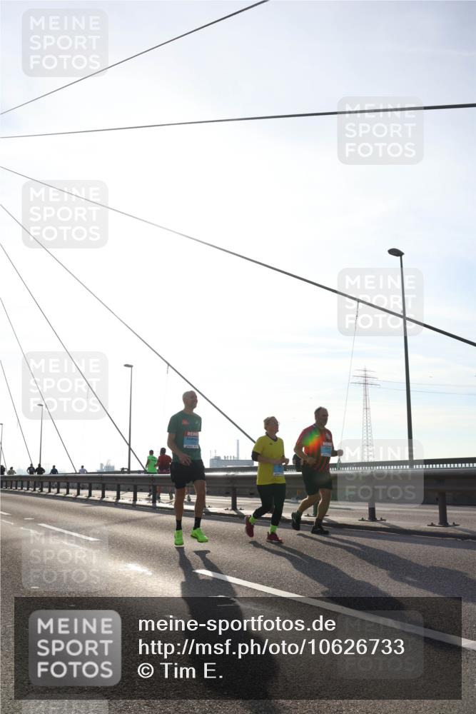 03.10.2026 - Köhlbrandbrückenlauf Tim E. http://msf.ph/oto/10626733 03.10.2026 09:44:16 Position 1  meine-sportfotos.de