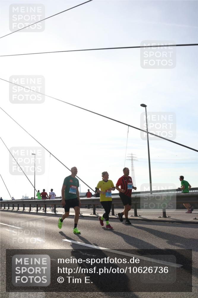 03.10.2026 - Köhlbrandbrückenlauf Tim E. http://msf.ph/oto/10626736 03.10.2026 09:44:17 Position 1  meine-sportfotos.de