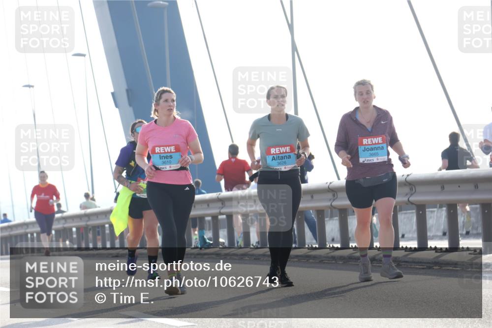 03.10.2026 - Köhlbrandbrückenlauf Tim E. http://msf.ph/oto/10626743 03.10.2026 09:44:27 Position 1 3610, 3626, 3665 meine-sportfotos.de