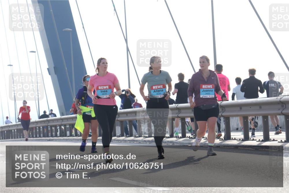 03.10.2026 - Köhlbrandbrückenlauf Tim E. http://msf.ph/oto/10626751 03.10.2026 09:44:29 Position 1 3610, 3626, 3665 meine-sportfotos.de