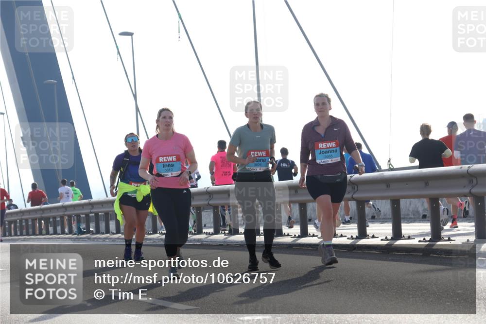 03.10.2026 - Köhlbrandbrückenlauf Tim E. http://msf.ph/oto/10626757 03.10.2026 09:44:30 Position 1 3610, 3626, 3665 meine-sportfotos.de
