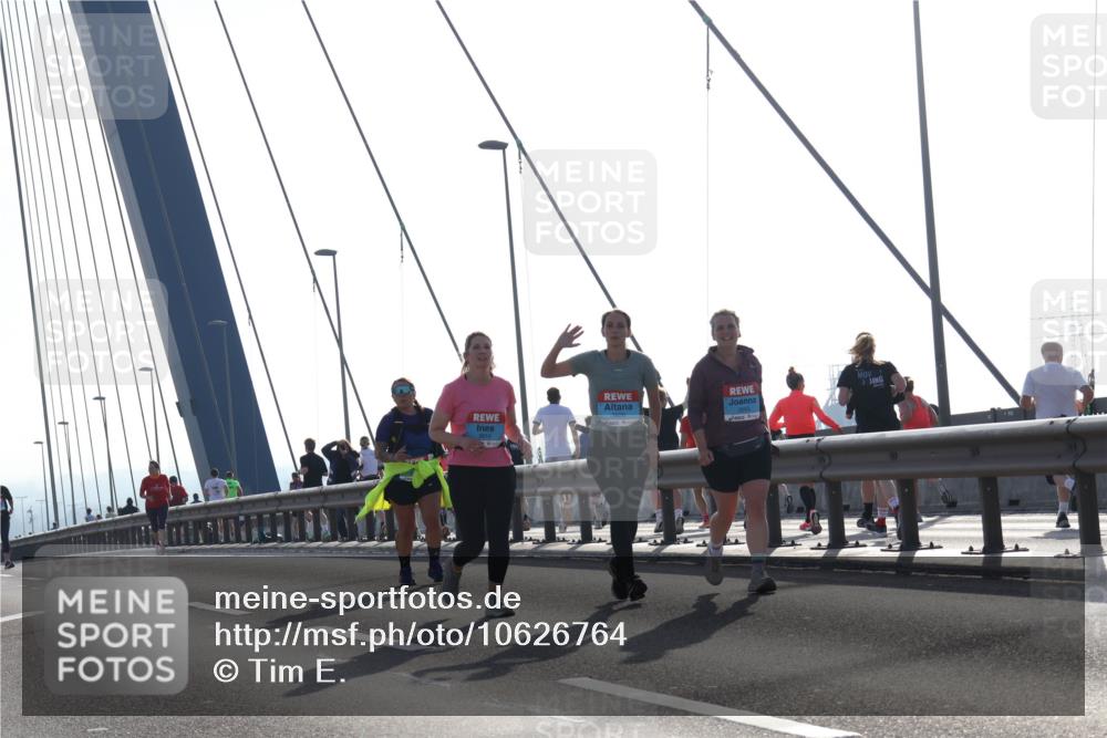 03.10.2026 - Köhlbrandbrückenlauf Tim E. http://msf.ph/oto/10626764 03.10.2026 09:44:31 Position 1  meine-sportfotos.de