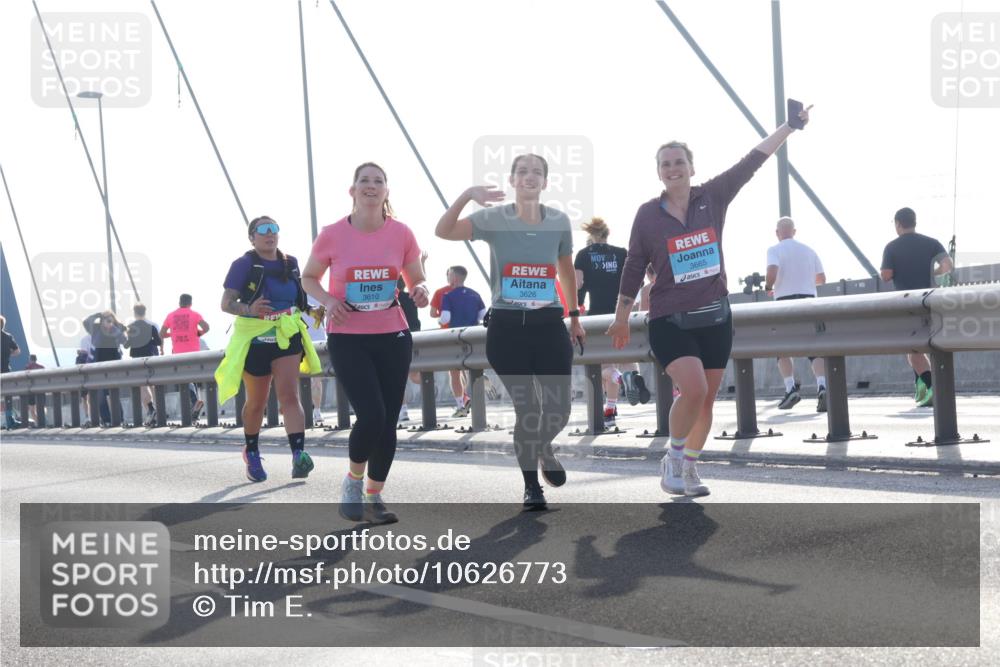03.10.2026 - Köhlbrandbrückenlauf Tim E. http://msf.ph/oto/10626773 03.10.2026 09:44:32 Position 1 3610, 3665, 3626 meine-sportfotos.de