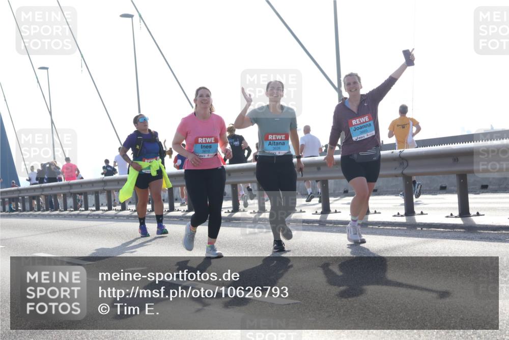 03.10.2026 - Köhlbrandbrückenlauf Tim E. http://msf.ph/oto/10626793 03.10.2026 09:44:33 Position 1 3610, 3626, 3665 meine-sportfotos.de