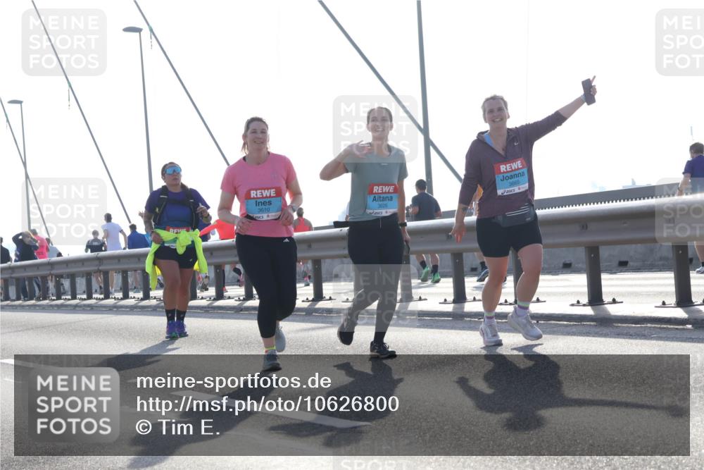 03.10.2026 - Köhlbrandbrückenlauf Tim E. http://msf.ph/oto/10626800 03.10.2026 09:44:33 Position 1 3610, 3626, 3665 meine-sportfotos.de