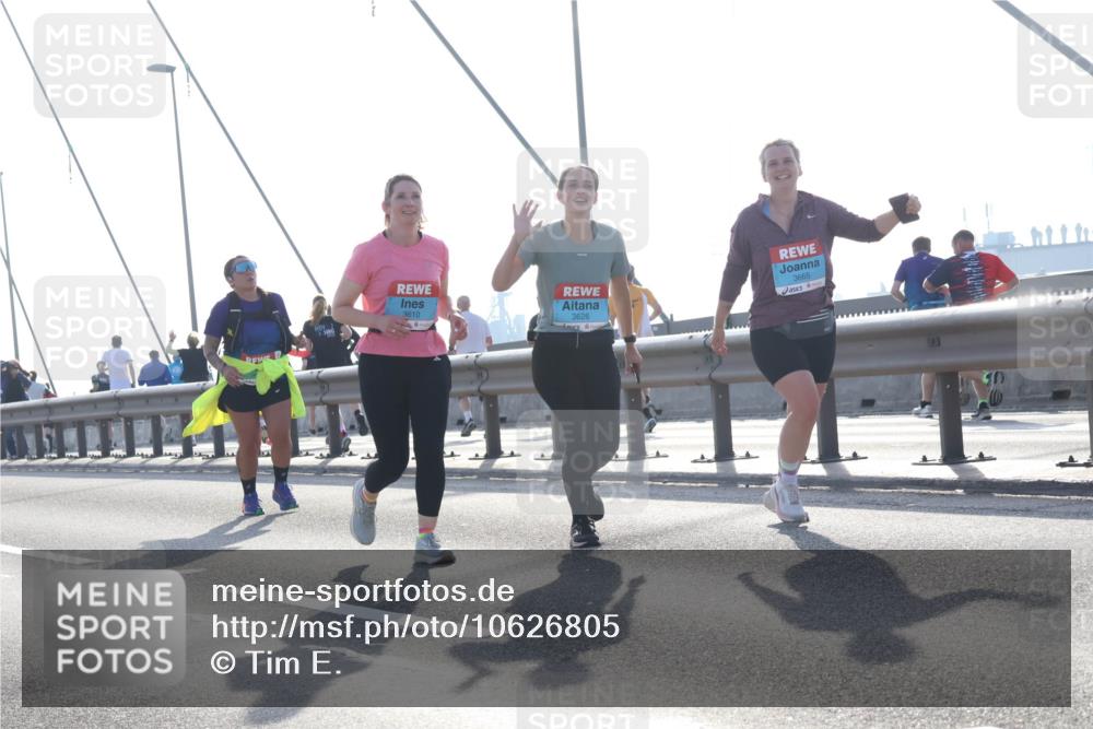 03.10.2026 - Köhlbrandbrückenlauf Tim E. http://msf.ph/oto/10626805 03.10.2026 09:44:34 Position 1 3610, 3626, 3665 meine-sportfotos.de