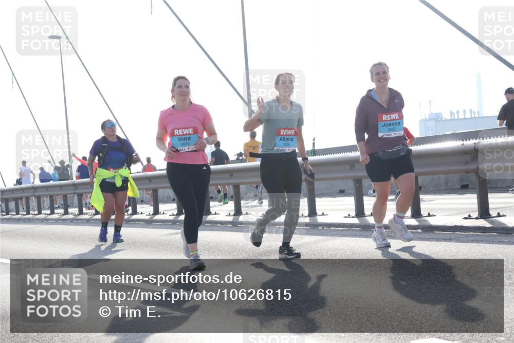 03.10.2026 - Köhlbrandbrückenlauf Tim E. http://msf.ph/oto/10626815 03.10.2026 09:44:34 Position 1 3610, 3626, 3665 meine-sportfotos.de
