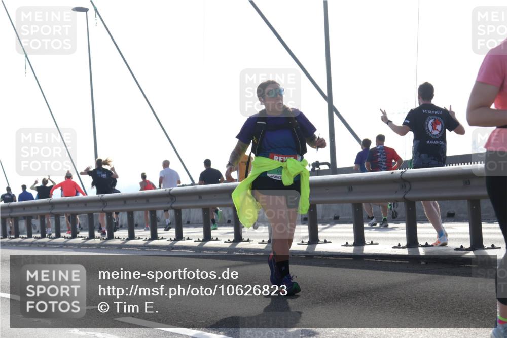 03.10.2026 - Köhlbrandbrückenlauf Tim E. http://msf.ph/oto/10626823 03.10.2026 09:44:36 Position 1  meine-sportfotos.de