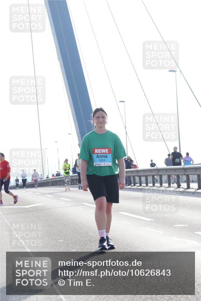 03.10.2026 - Köhlbrandbrückenlauf Tim E. http://msf.ph/oto/10626843 03.10.2026 09:44:53 Position 1 1214 meine-sportfotos.de