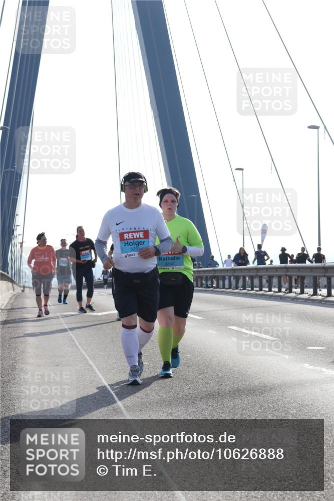 03.10.2026 - Köhlbrandbrückenlauf Tim E. http://msf.ph/oto/10626888 03.10.2026 09:45:06 Position 1 3251, 3252 meine-sportfotos.de