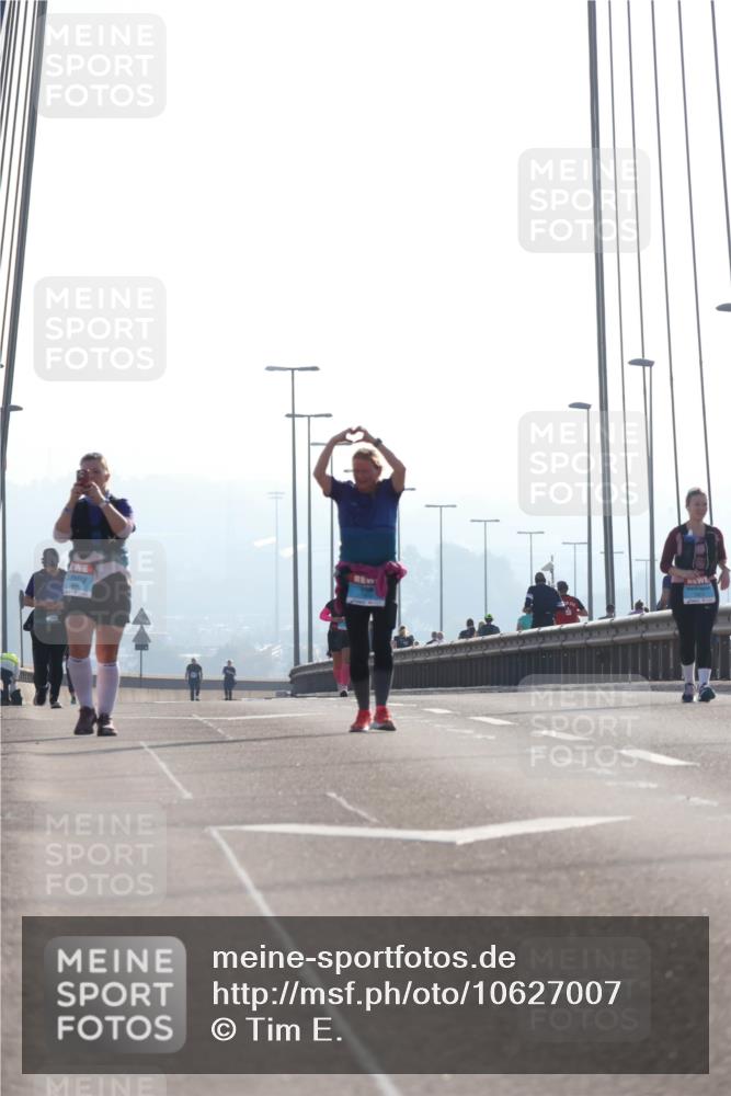 03.10.2026 - Köhlbrandbrückenlauf Tim E. http://msf.ph/oto/10627007 03.10.2026 09:45:20 Position 1  meine-sportfotos.de