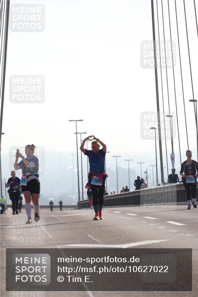 03.10.2026 - Köhlbrandbrückenlauf Tim E. http://msf.ph/oto/10627022 03.10.2026 09:45:21 Position 1  meine-sportfotos.de