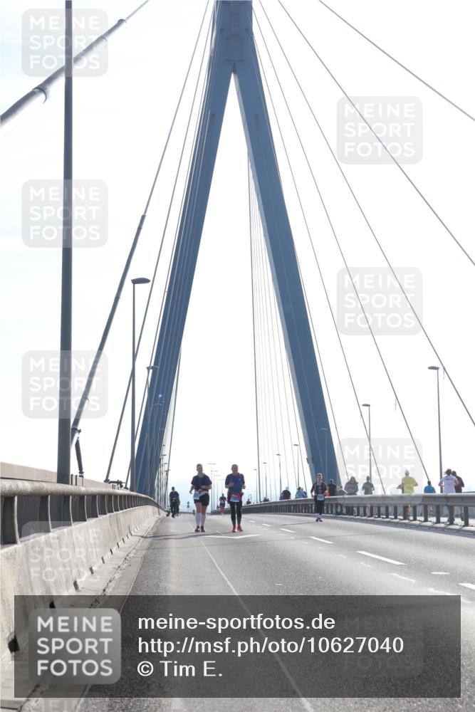03.10.2026 - Köhlbrandbrückenlauf Tim E. http://msf.ph/oto/10627040 03.10.2026 09:45:29 Position 1  meine-sportfotos.de