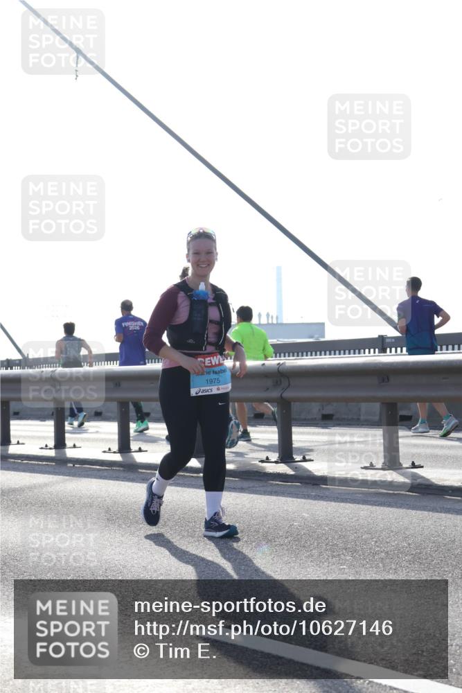 03.10.2026 - Köhlbrandbrückenlauf Tim E. http://msf.ph/oto/10627146 03.10.2026 09:45:45 Position 1 2026, 1975 meine-sportfotos.de