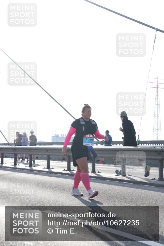 03.10.2026 - Köhlbrandbrückenlauf Tim E. http://msf.ph/oto/10627235 03.10.2026 09:46:15 Position 1 3368 meine-sportfotos.de
