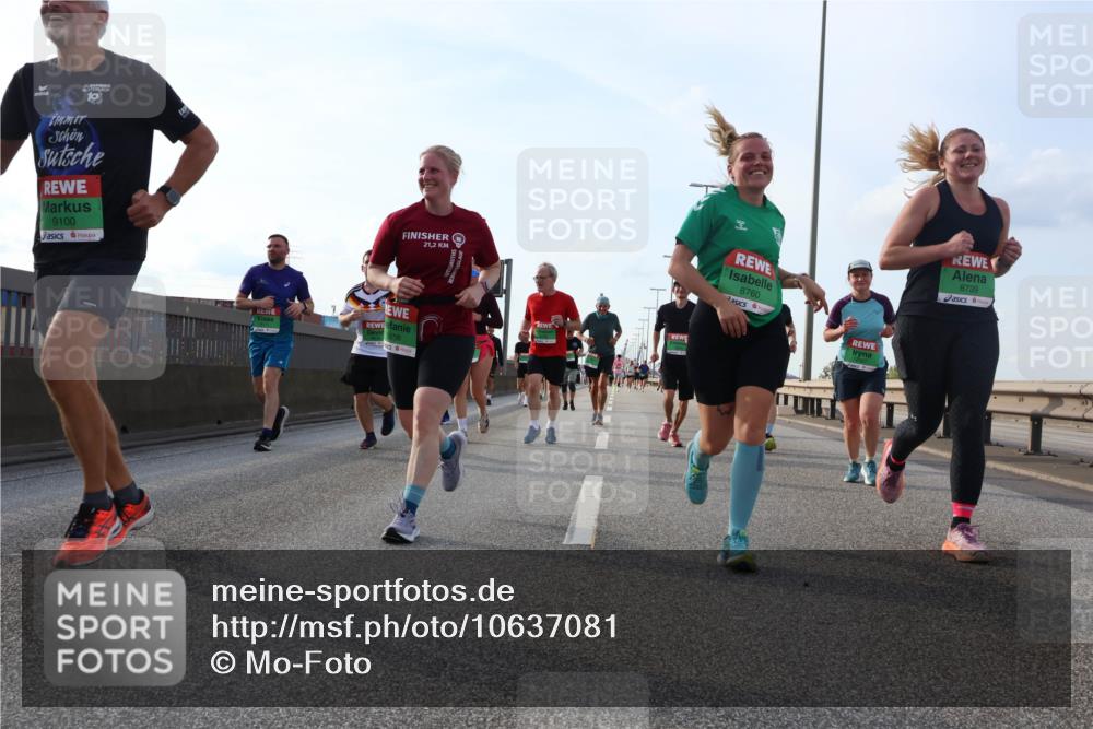 03.10.2026 - Köhlbrandbrückenlauf Mo-Foto http://msf.ph/oto/10637081 03.10.2026 16:09:45 Position 3 2, 10, 9100, 21, 2, 858, 8760, 8739 meine-sportfotos.de