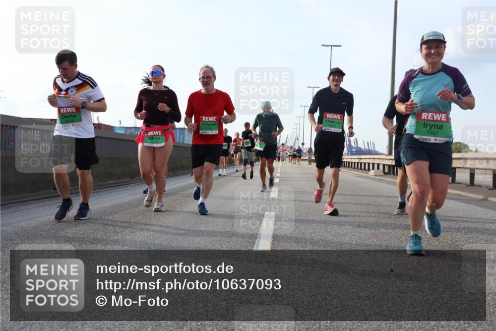 03.10.2026 - Köhlbrandbrückenlauf Mo-Foto http://msf.ph/oto/10637093 03.10.2026 16:09:46 Position 3 8002, 8799, 7067 meine-sportfotos.de