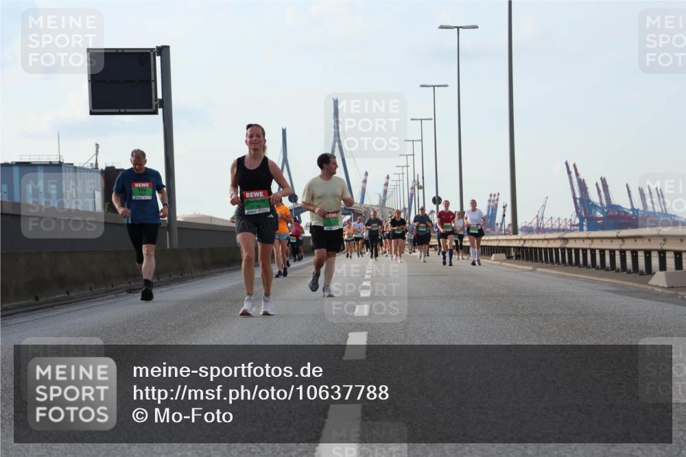 03.10.2026 - Köhlbrandbrückenlauf Mo-Foto http://msf.ph/oto/10637788 03.10.2026 16:11:09 Position 3  meine-sportfotos.de
