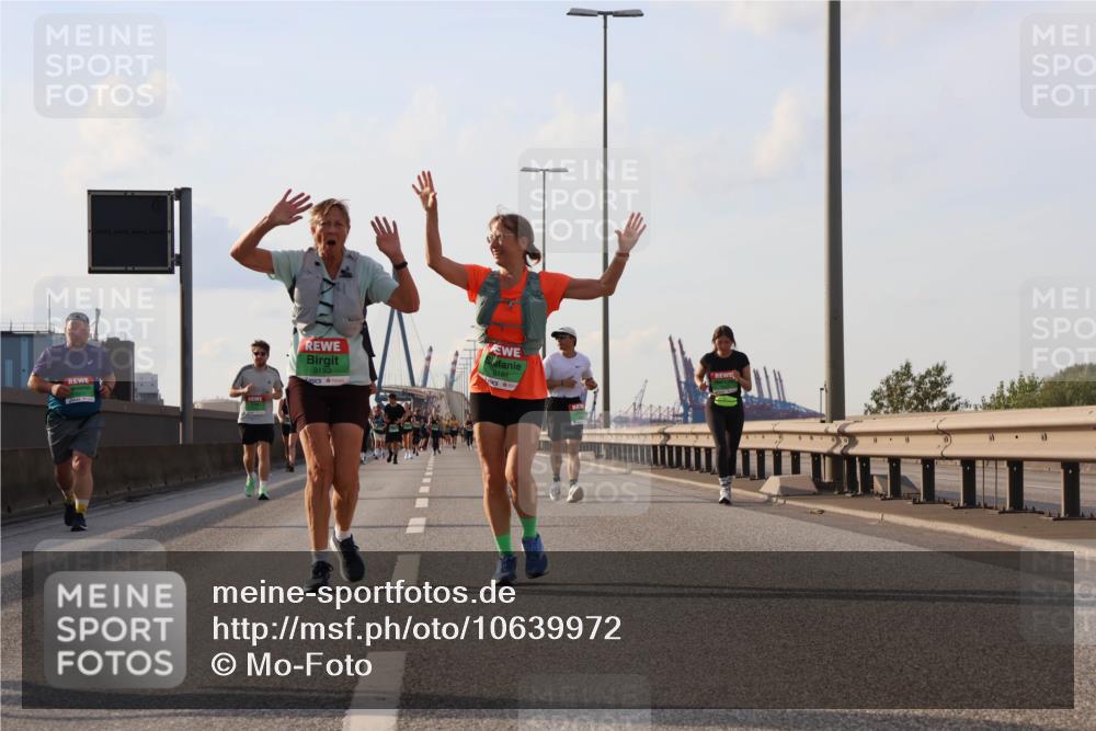 03.10.2026 - Köhlbrandbrückenlauf Mo-Foto http://msf.ph/oto/10639972 03.10.2026 16:16:53 Position 3 9193, 9191 meine-sportfotos.de