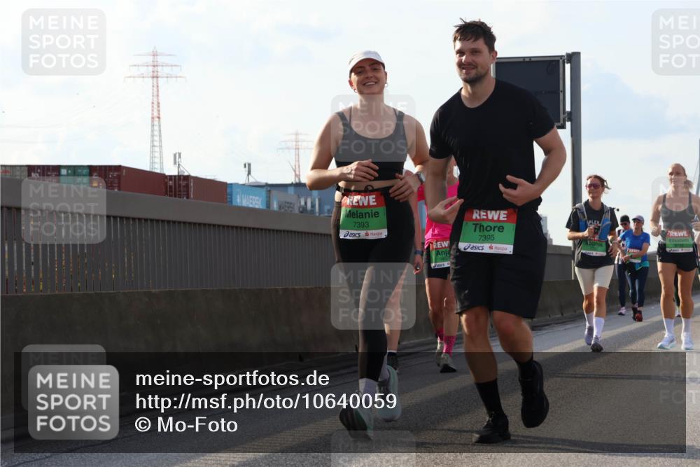 03.10.2026 - Köhlbrandbrückenlauf Mo-Foto http://msf.ph/oto/10640059 03.10.2026 16:17:14 Position 3 7393, 1, 9467, 7395, 8749 meine-sportfotos.de