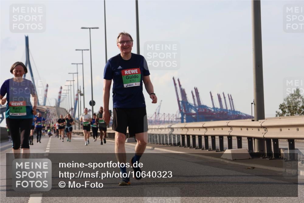 03.10.2026 - Köhlbrandbrückenlauf Mo-Foto http://msf.ph/oto/10640323 03.10.2026 16:18:08 Position 3 9001, 8751 meine-sportfotos.de