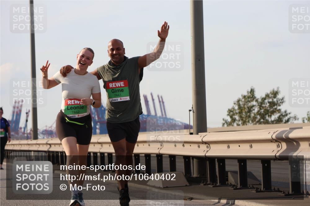 03.10.2026 - Köhlbrandbrückenlauf Mo-Foto http://msf.ph/oto/10640402 03.10.2026 16:18:24 Position 3 7442, 7441 meine-sportfotos.de
