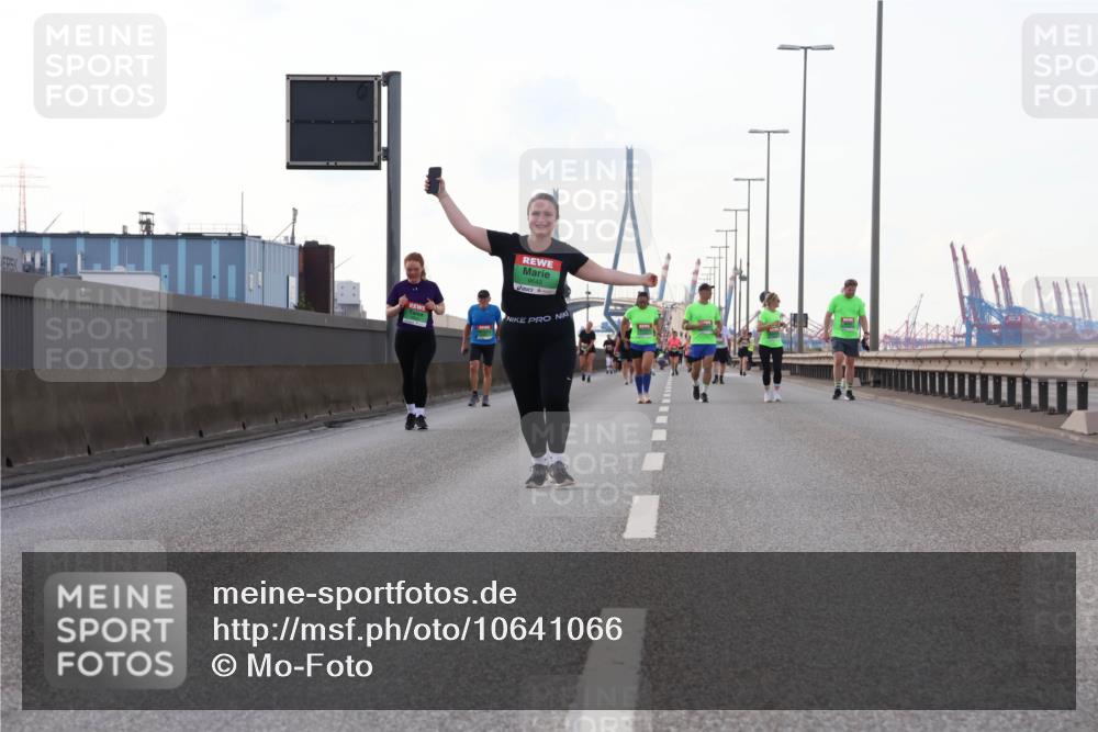 03.10.2026 - Köhlbrandbrückenlauf Mo-Foto http://msf.ph/oto/10641066 03.10.2026 16:20:13 Position 3 9645 meine-sportfotos.de