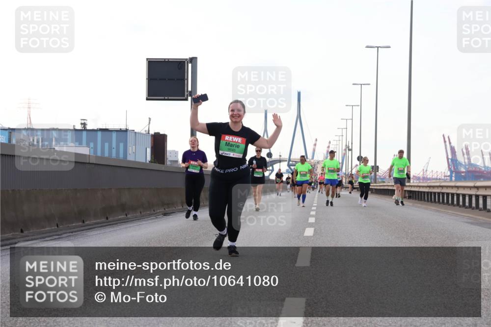 03.10.2026 - Köhlbrandbrückenlauf Mo-Foto http://msf.ph/oto/10641080 03.10.2026 16:20:14 Position 3 9645 meine-sportfotos.de