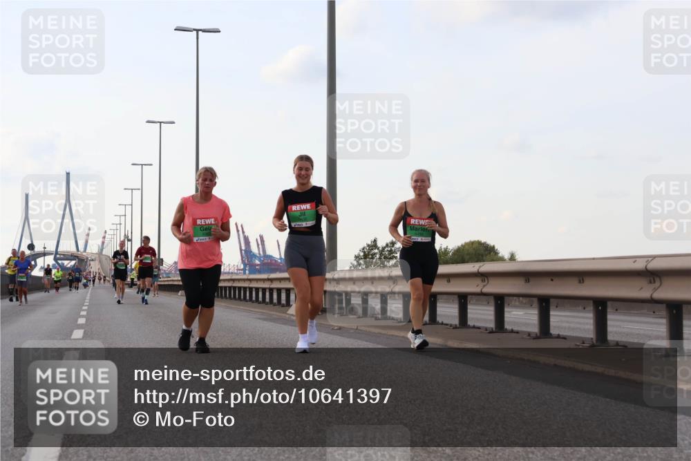 03.10.2026 - Köhlbrandbrückenlauf Mo-Foto http://msf.ph/oto/10641397 03.10.2026 16:21:06 Position 3  meine-sportfotos.de