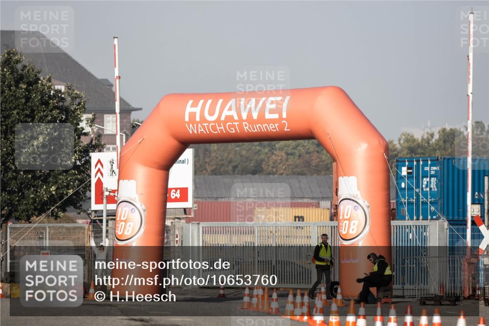 03.10.2026 - Köhlbrandbrückenlauf H.Heesch http://msf.ph/oto/10653760 03.10.2026 09:36:35 Ziel  meine-sportfotos.de
