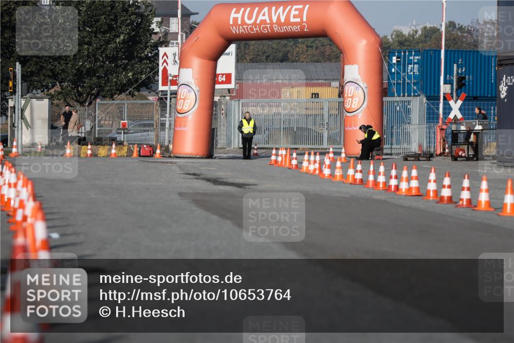 03.10.2026 - Köhlbrandbrückenlauf H.Heesch http://msf.ph/oto/10653764 03.10.2026 09:38:01 Ziel  meine-sportfotos.de