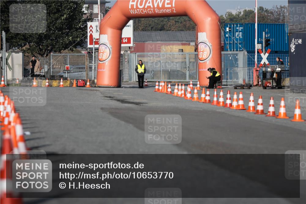 03.10.2026 - Köhlbrandbrückenlauf H.Heesch http://msf.ph/oto/10653770 03.10.2026 09:38:01 Ziel  meine-sportfotos.de
