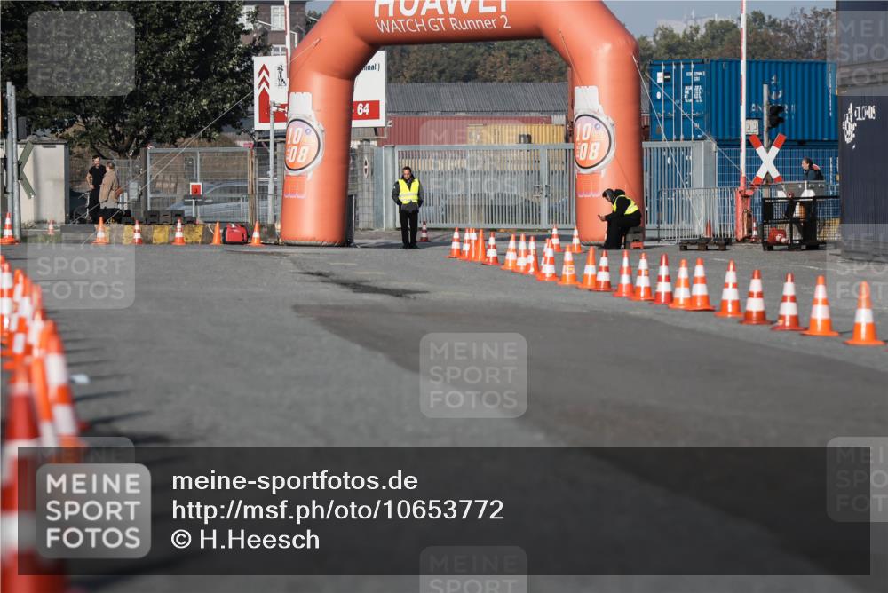 03.10.2026 - Köhlbrandbrückenlauf H.Heesch http://msf.ph/oto/10653772 03.10.2026 09:38:01 Ziel  meine-sportfotos.de