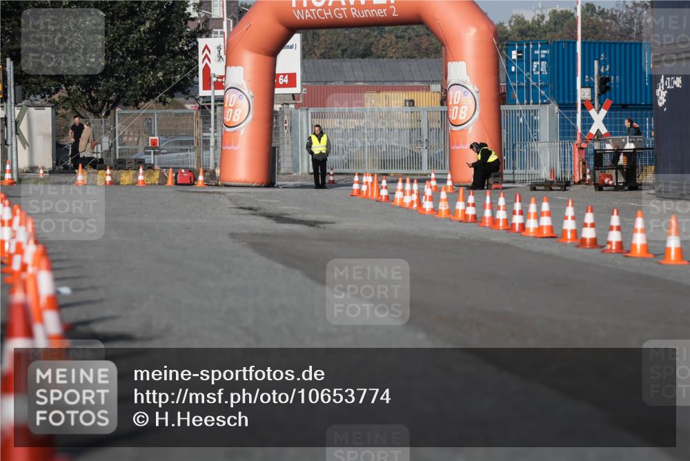 03.10.2026 - Köhlbrandbrückenlauf H.Heesch http://msf.ph/oto/10653774 03.10.2026 09:38:01 Ziel  meine-sportfotos.de