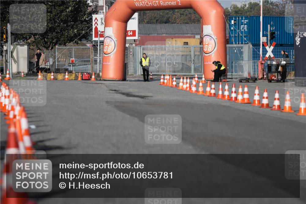 03.10.2026 - Köhlbrandbrückenlauf H.Heesch http://msf.ph/oto/10653781 03.10.2026 09:38:01 Ziel  meine-sportfotos.de