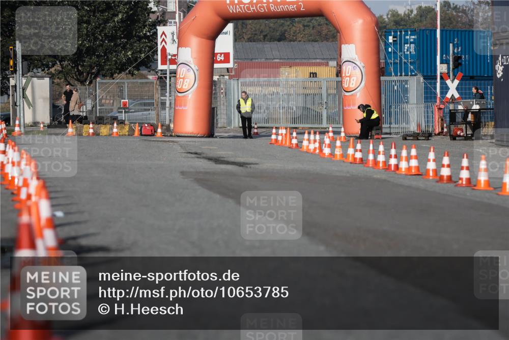 03.10.2026 - Köhlbrandbrückenlauf H.Heesch http://msf.ph/oto/10653785 03.10.2026 09:38:01 Ziel  meine-sportfotos.de