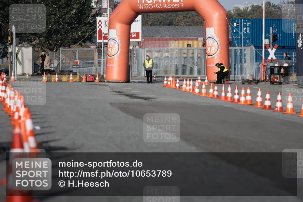 03.10.2026 - Köhlbrandbrückenlauf H.Heesch http://msf.ph/oto/10653789 03.10.2026 09:38:01 Ziel  meine-sportfotos.de